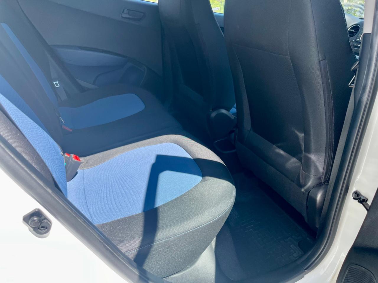 Hyundai i10 1.0benz 2015 64.000km cambio automatico perfetta