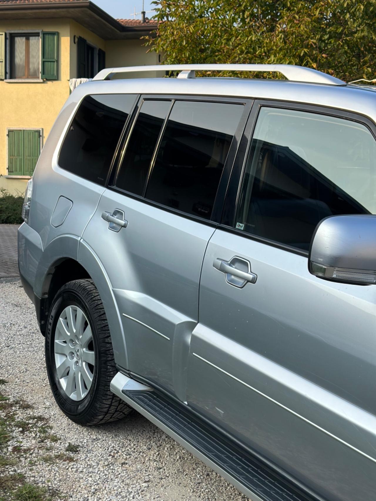 Mitsubishi PAJERO 3.2 DI-D 7POSTI TETTO 16V 5P INSTYLE