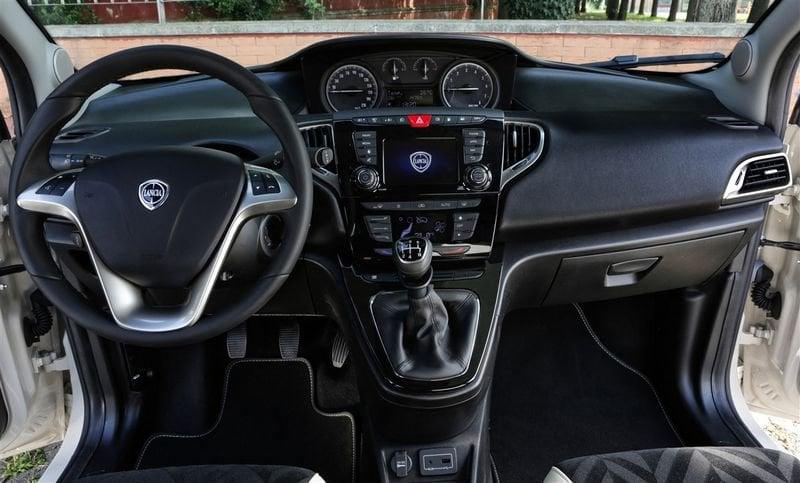 Lancia Ypsilon III 2015 1.0 firefly hybrid Silver s&s 70cv