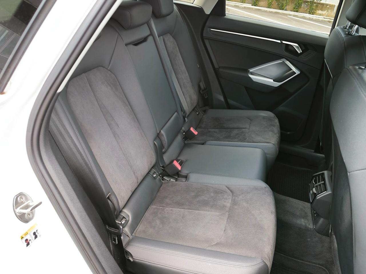 Audi Q3 40 TDI quattro S tronic Business Advanced