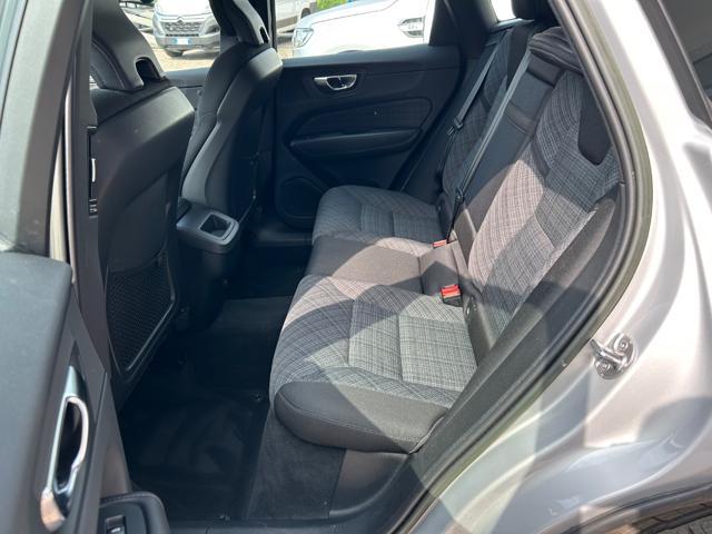 VOLVO XC60 B4 (d) AWD automatico MOMENTUM