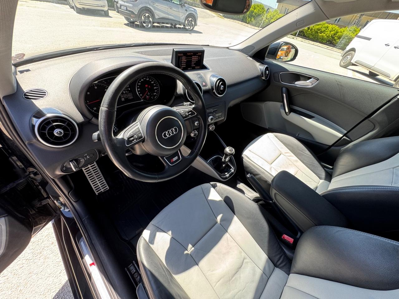 Audi A1 1.6 TDI 105 CV S line edition plus