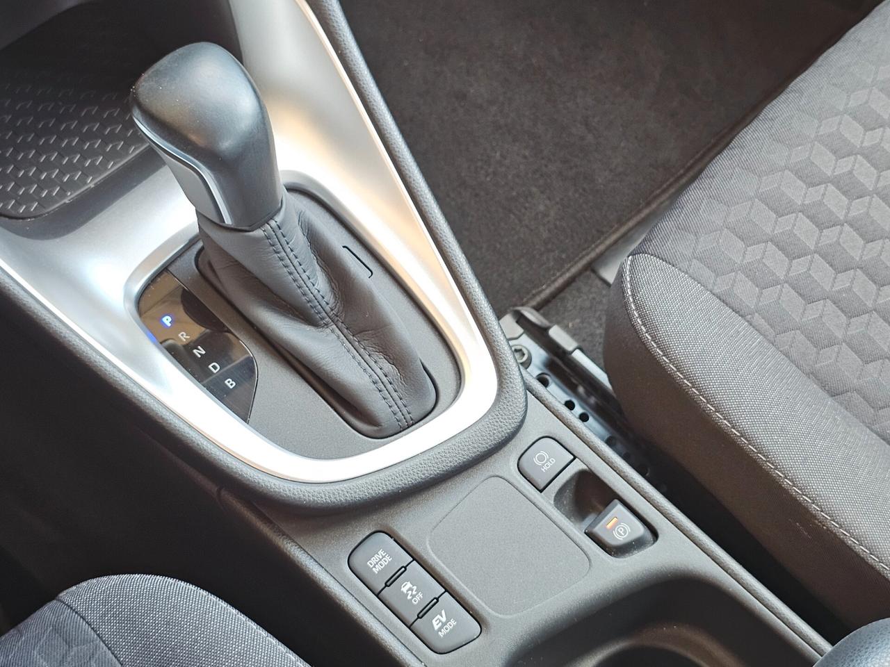 Toyota Yaris 1.5 Hybrid 5 porte Business