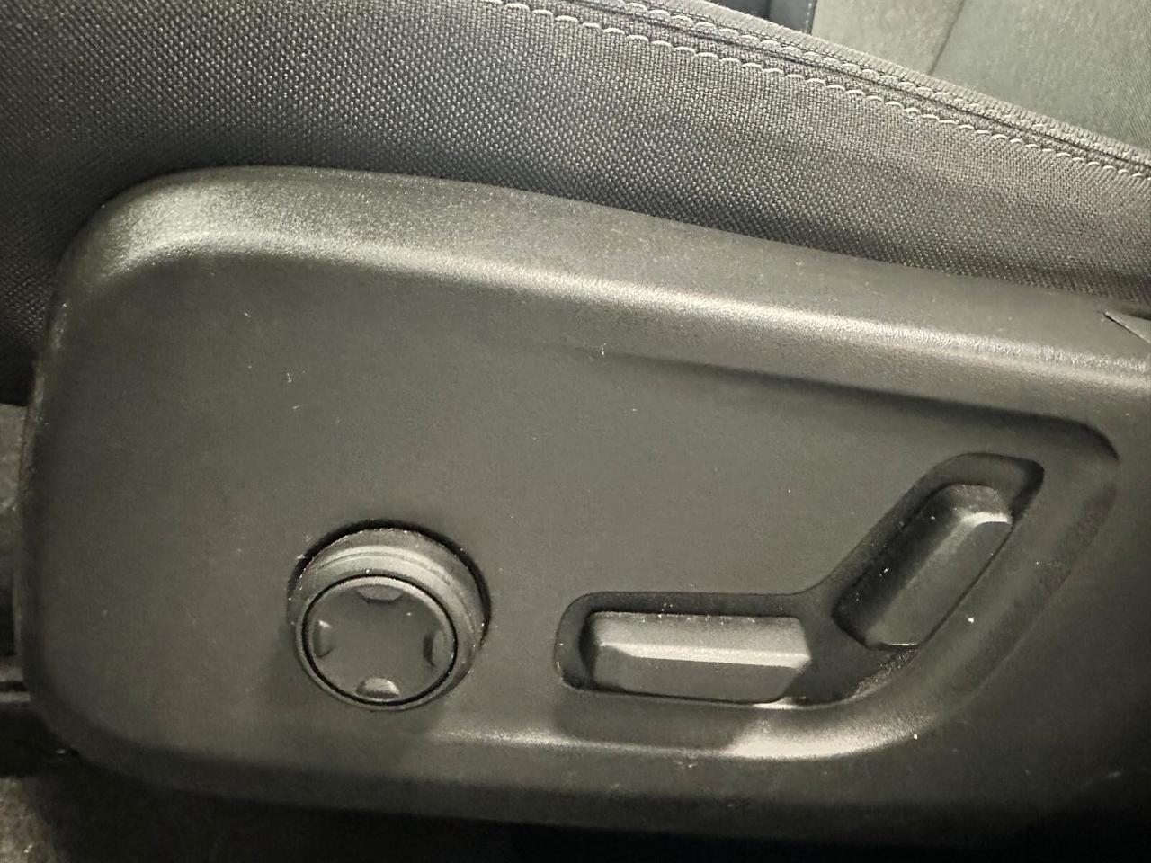 Volvo XC40 B3 automatico Plus Dark