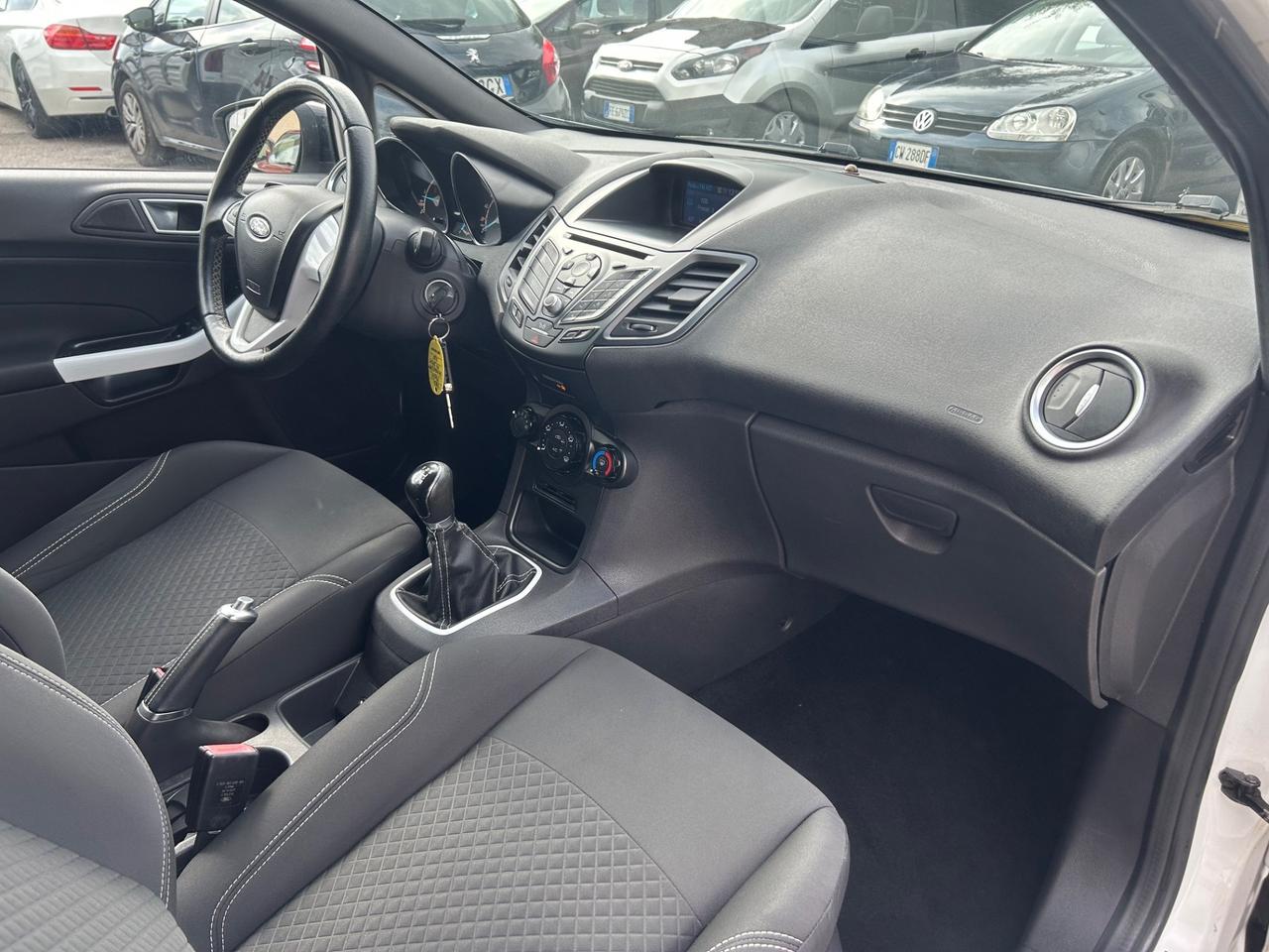 Ford Fiesta 1.5 TDCi Black & White Edition Euro 6B