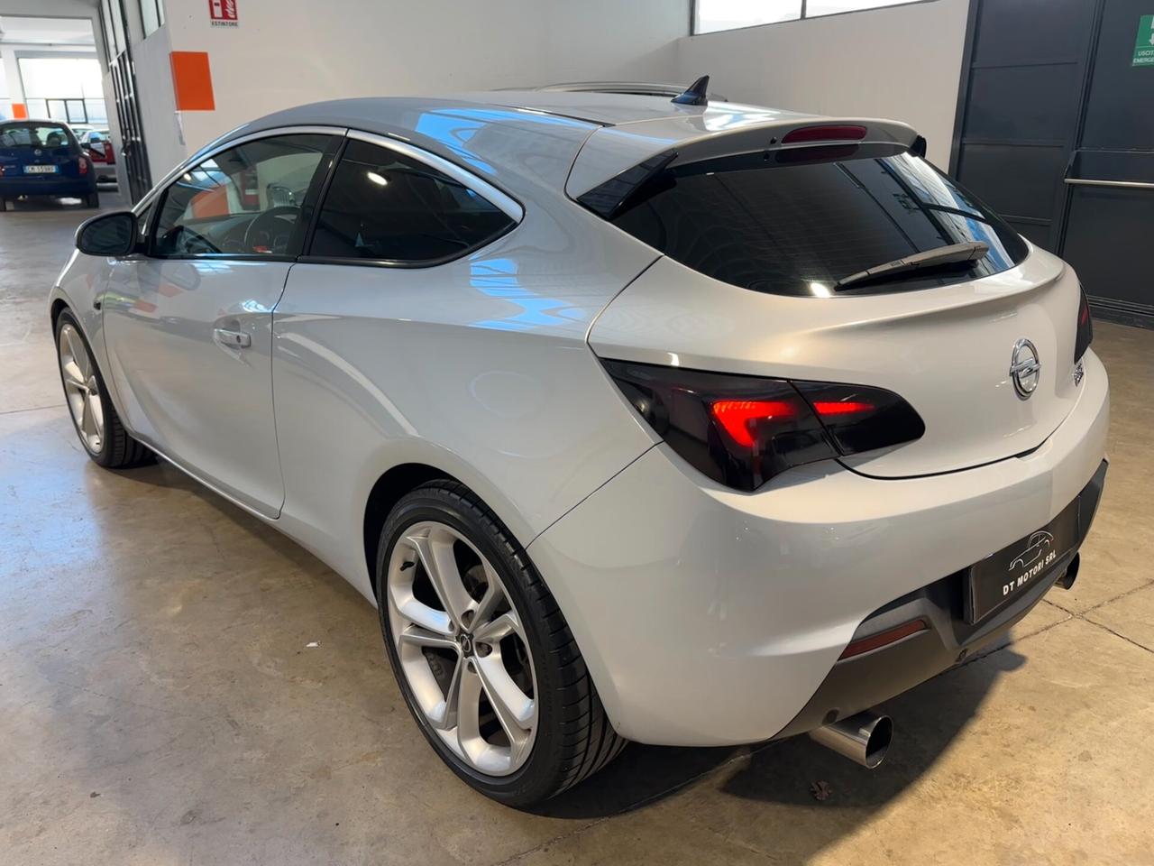 Opel Astra GTC 2.0 CDTI 165CV 3 porte Cosmo - DISTRIBUZIONE FATTA