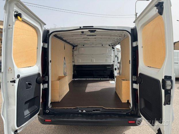 Renault Trafic 2.0 dCi 120CV Furgone anno 2020 SOL