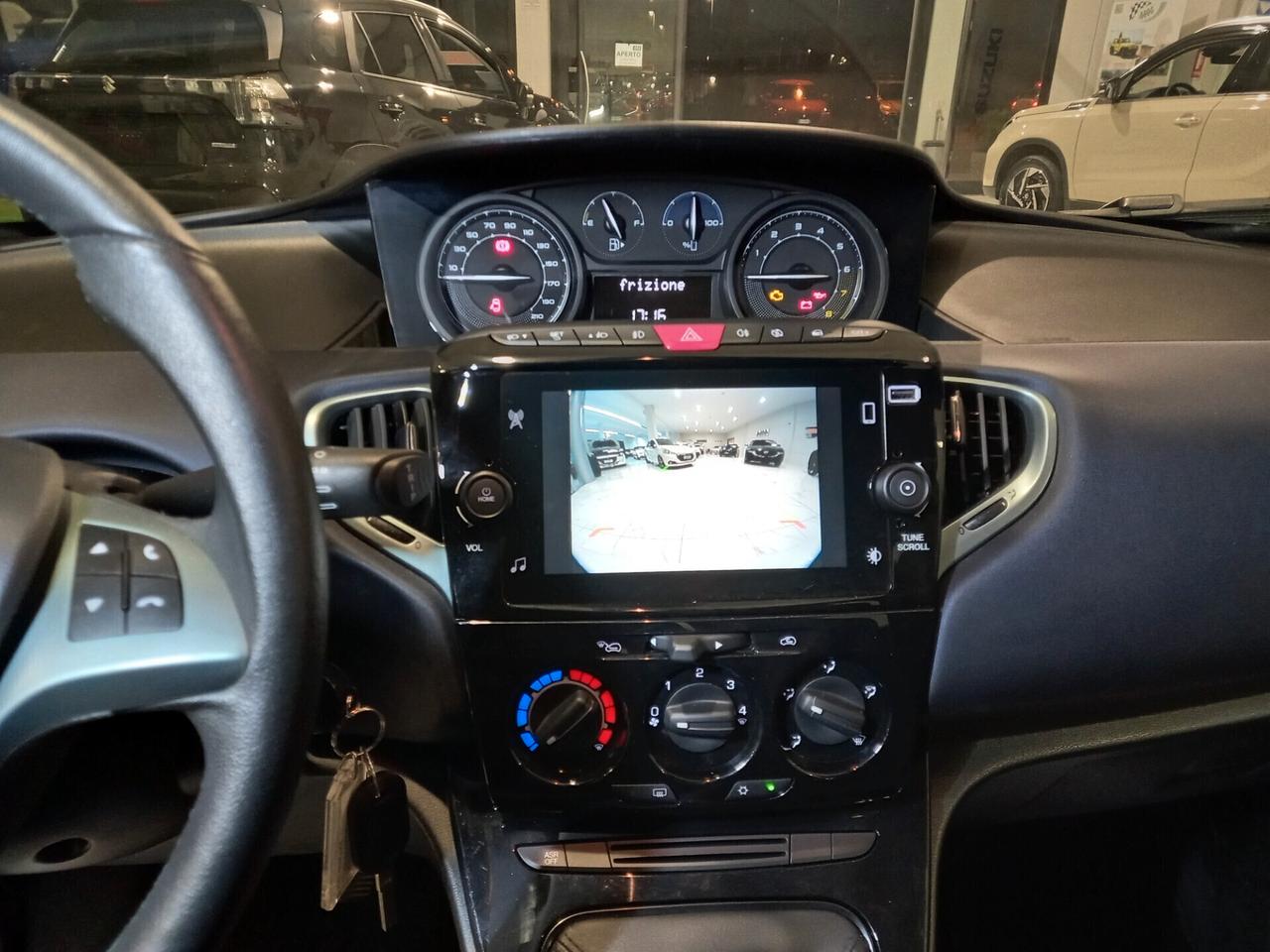 Lancia Ypsilon 1.0 HYBRID 12.000 km