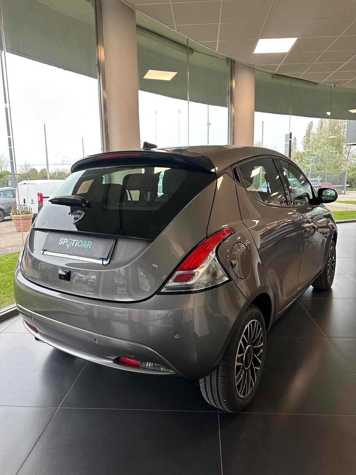 Lancia Ypsilon 1.0 FireFly 5 porte S&S Hybrid Platino