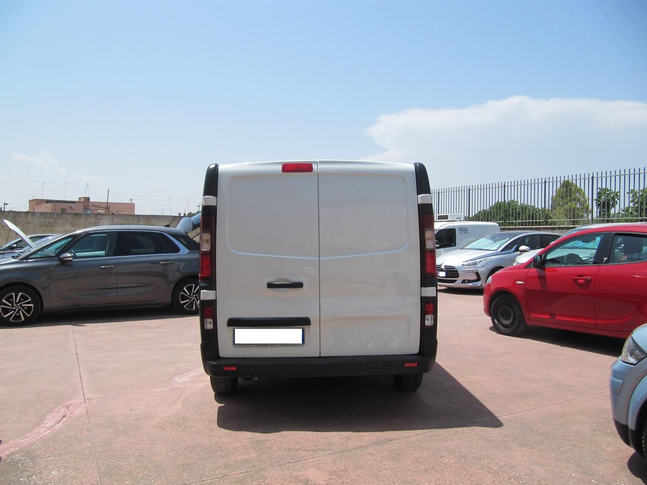 NISSAN NV300