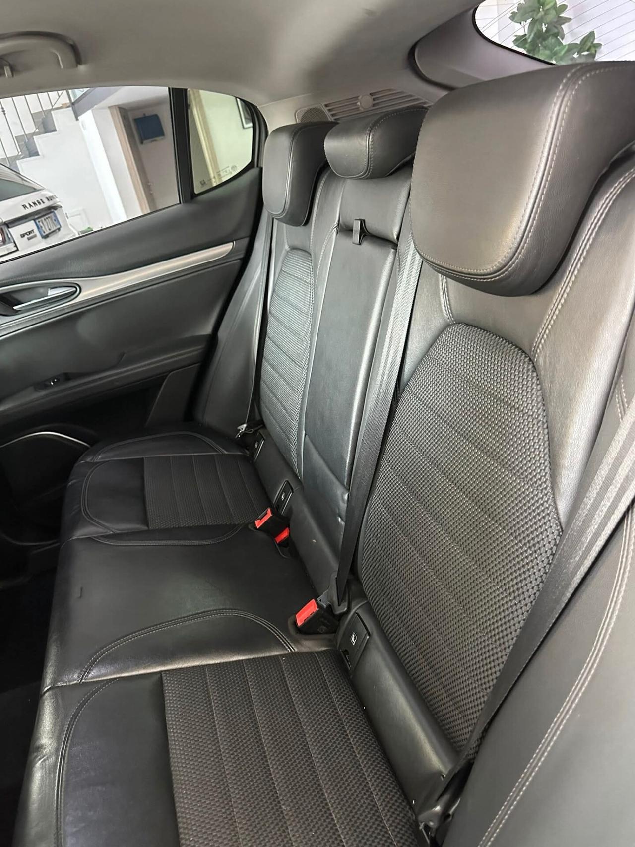 Alfa Romeo Stelvio 2.2 Turbodiesel 180 CV AT8 Q4 Executive