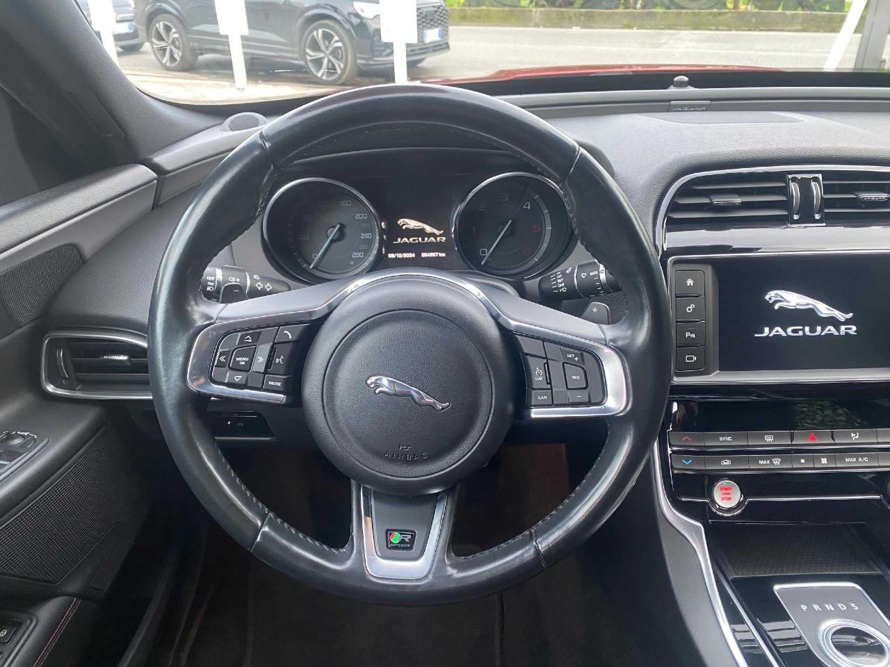 JAGUAR XE Berlina 2.0d Portfolio 180cv auto