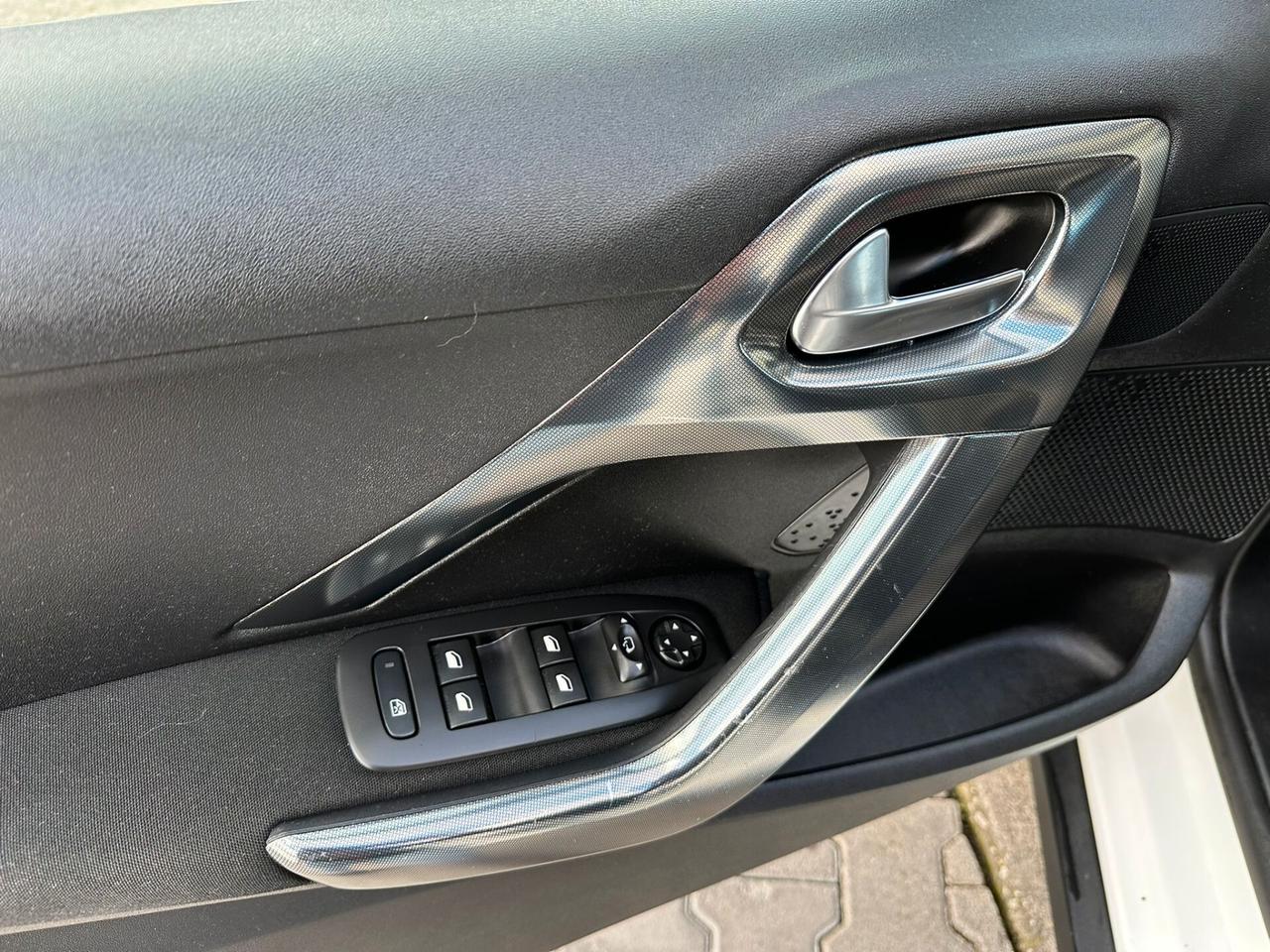 Peugeot 2008 BlueHDi 100 Allure