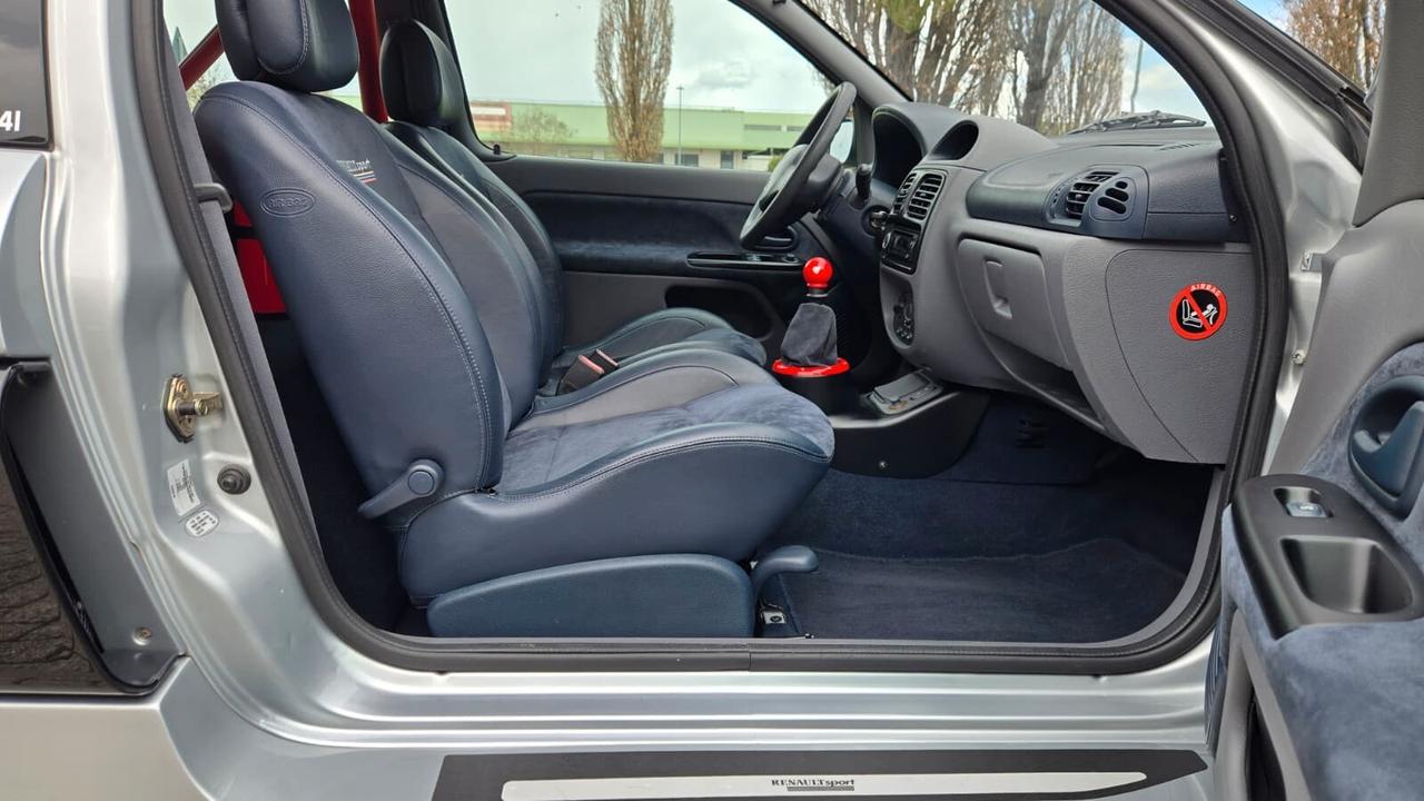 Renault Clio 3.0 V6 24V cat 3 porte Sport