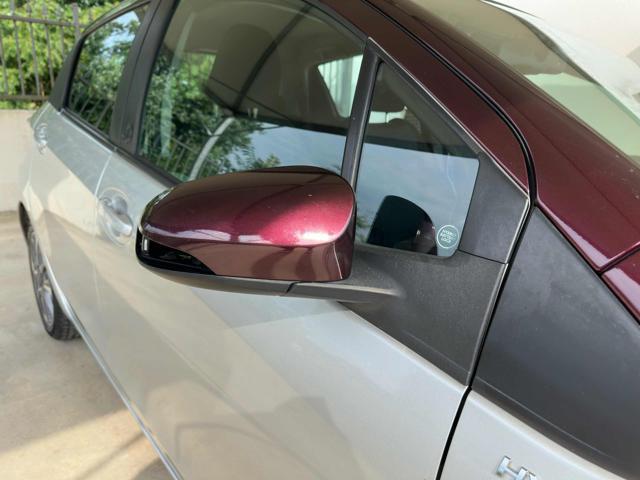 TOYOTA Yaris 1.5 5 POSTI IBRIDA OK NEOPATENTATI BI-COLOR