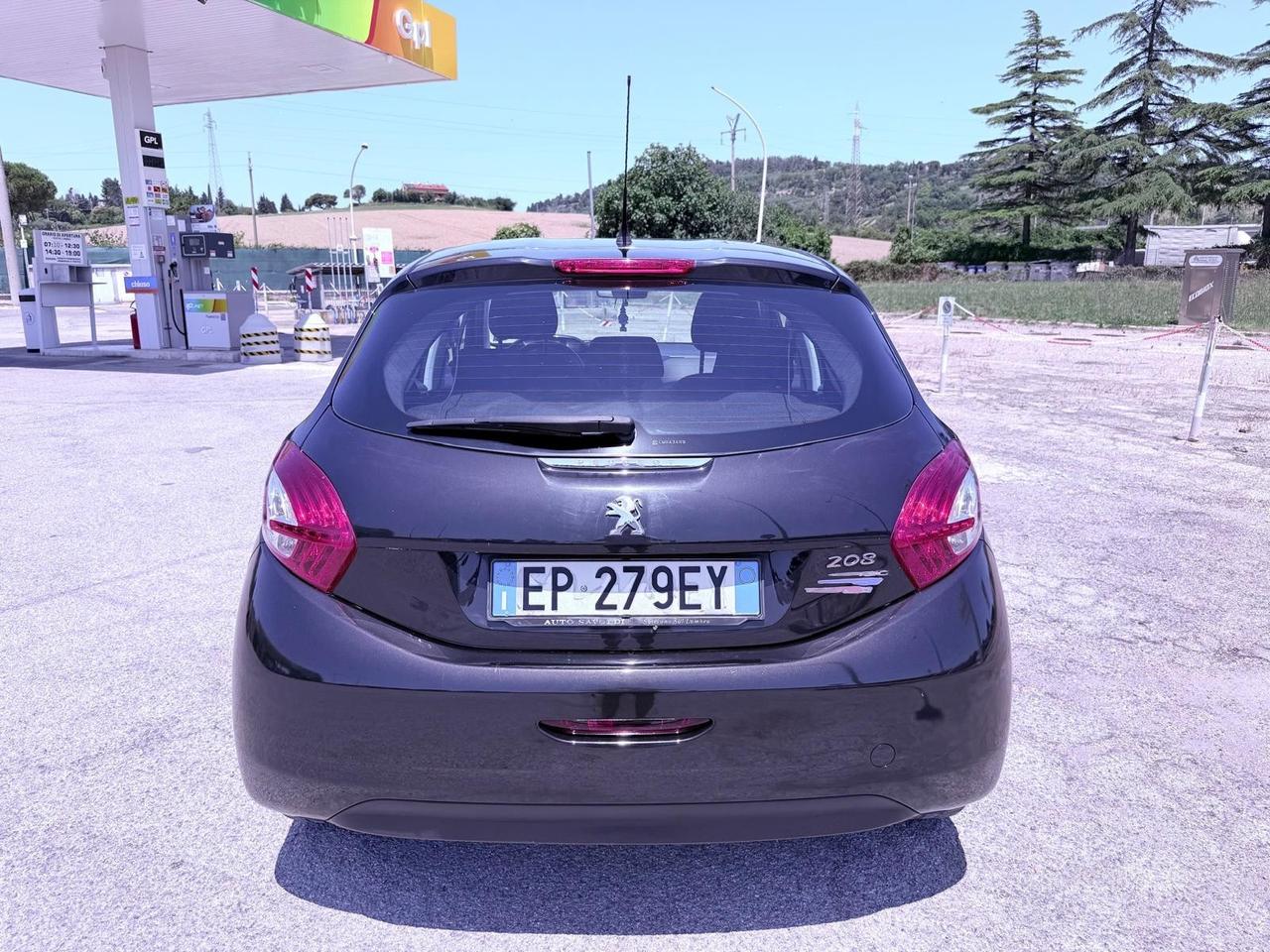 Peugeot 208 1.4 HDi 68 CV 5 porte Ok neopatentati
