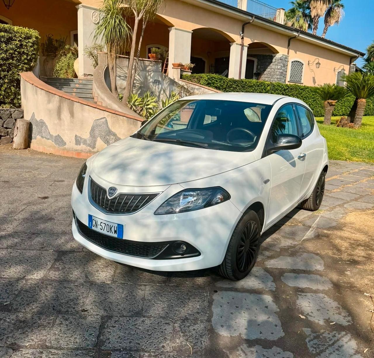 Lancia Ypsilon 1.0 FireFly 5 porte S&S Hybrid Alberta Ferretti