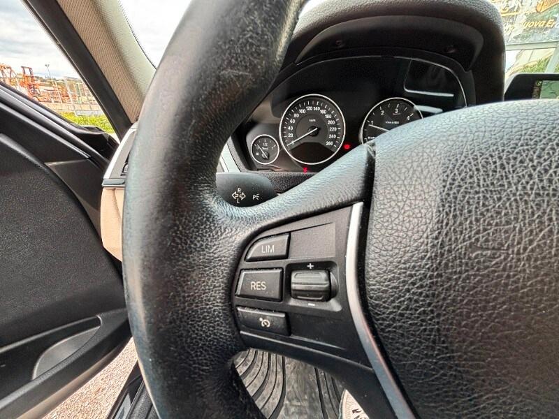 BMW Serie 3 (F30/31) 318d Touring Luxury