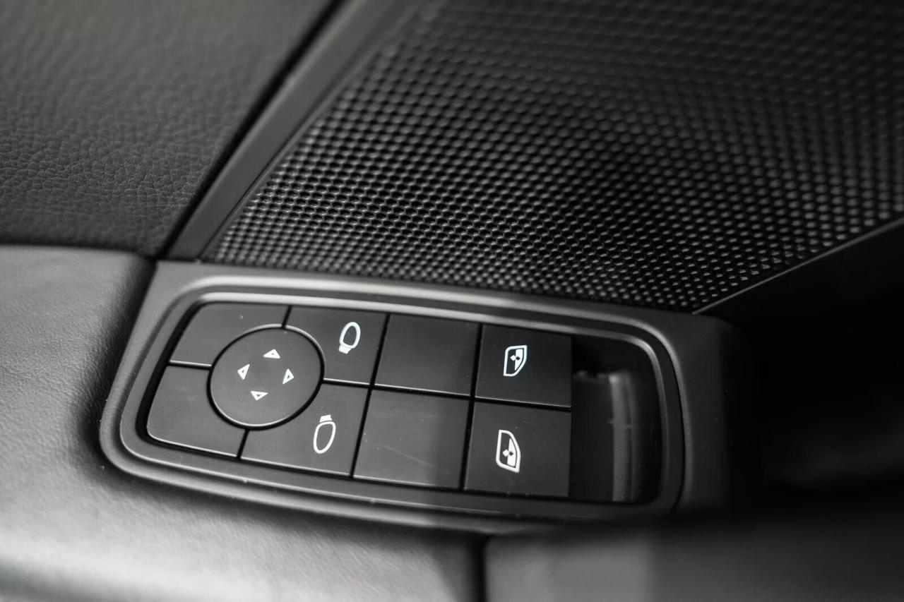 Porsche 992, 911 Coupe 3.0 Carrera auto, sedili sportivi