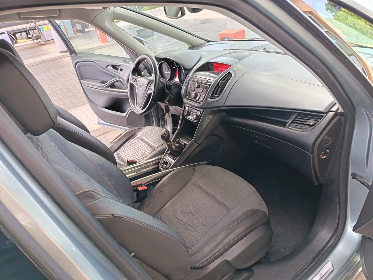 Opel Zafira Tourer 2.0 CDTi 130CV Cosmo 7 POSTI BXENON OCCASIONE