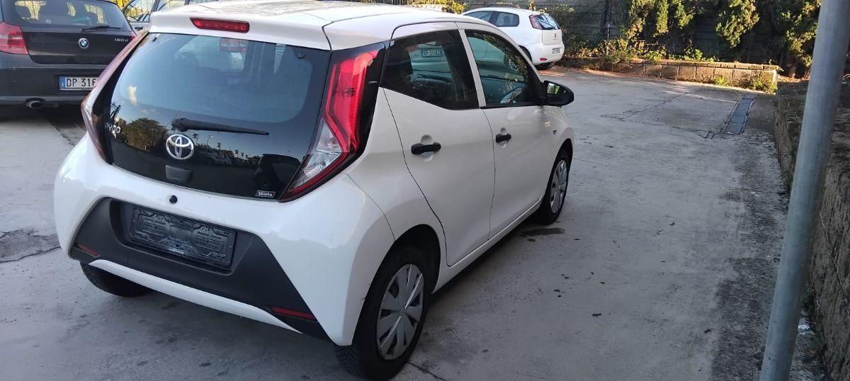 TOYOTA - Aygo - Connect 1.0 VVT-i 72 CV 5p. x-cite Neopatentati