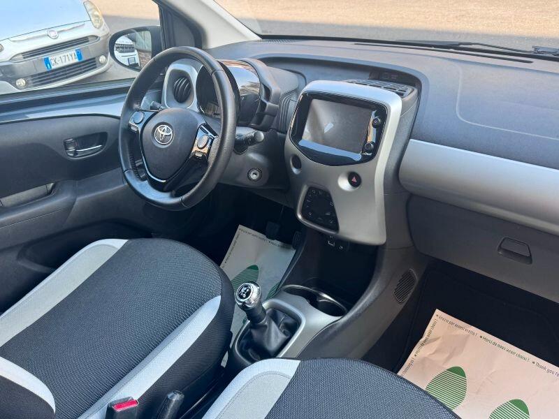 Toyota Aygo 1.0 VVT-i 69 CV 5 porte x-black