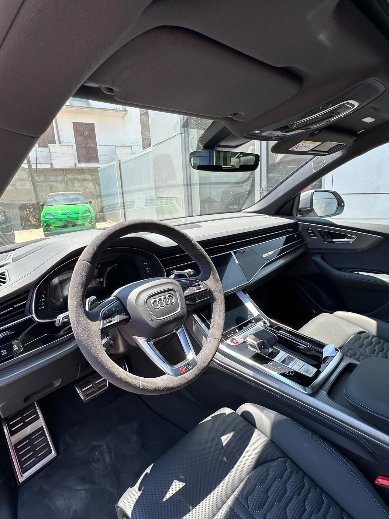 Audi RSQ8 performance possibilità noleggio no scoring