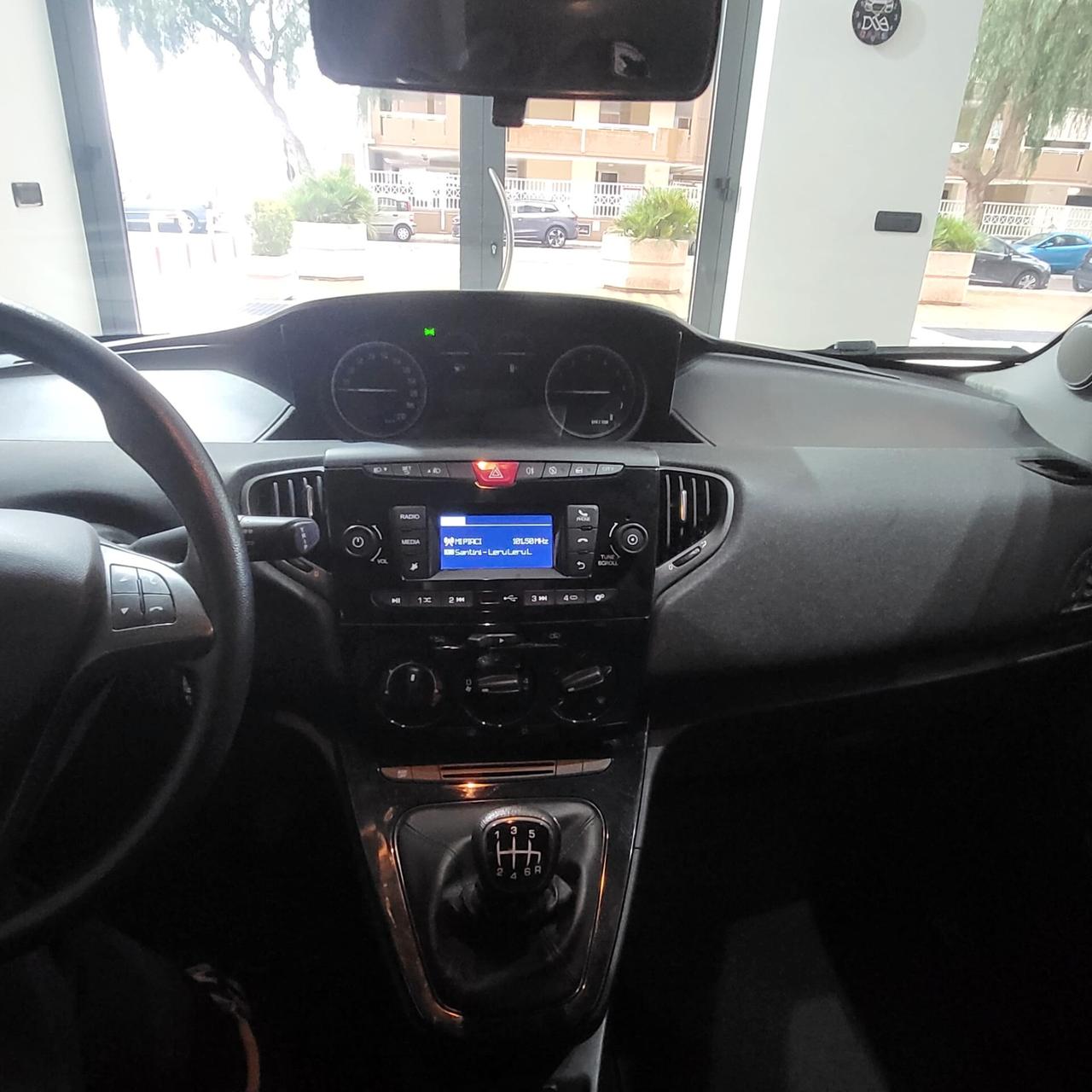 Lancia Ypsilon 1.0 FireFly 5 porte S&S Hybrid Ecochic A. Ferretti