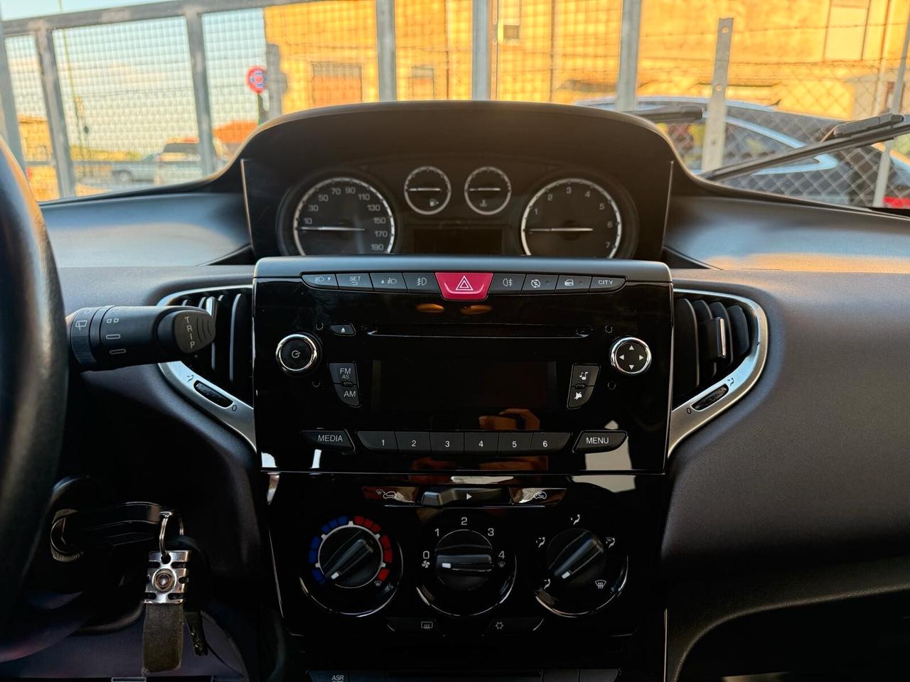 Lancia Ypsilon 1.2 69 CV 5 porte