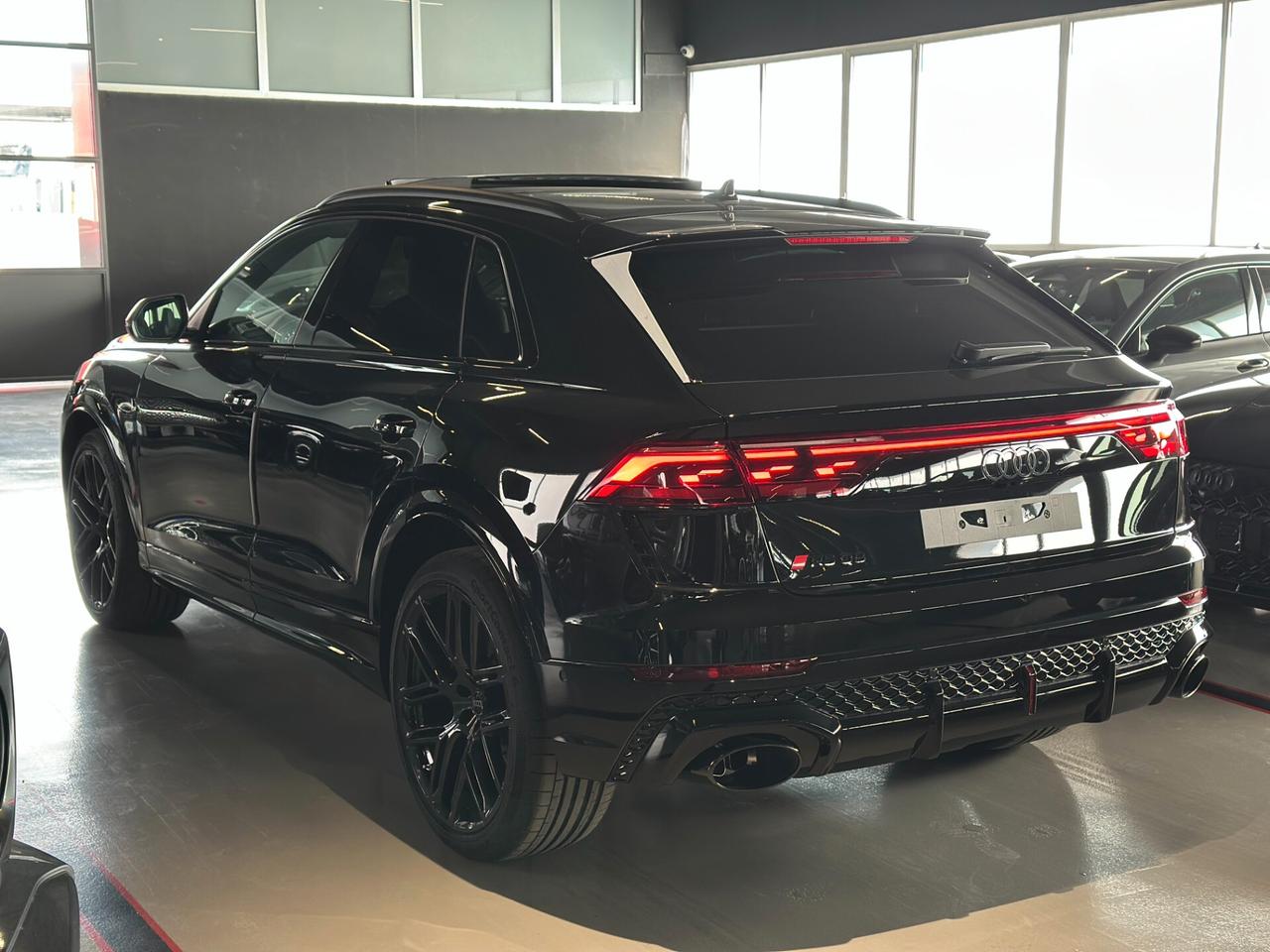 Audi Q8 RS SUV performance 471 kW tiptronic