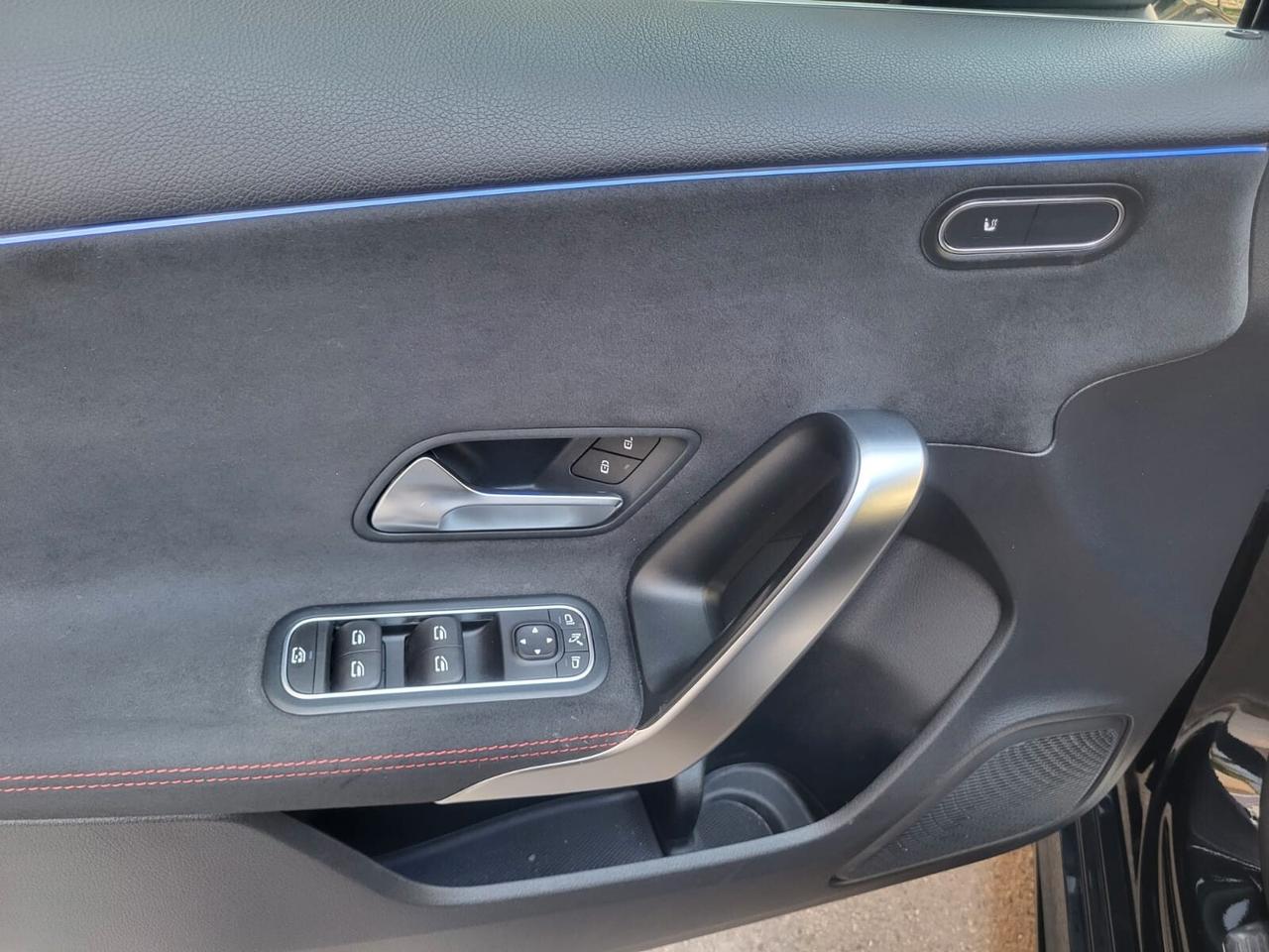 Mercedes A 180 d Autom. Premium/Amg+Luci Ambiente...