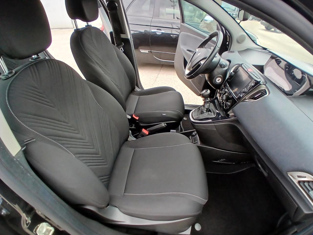 Lancia Ypsilon 1.0 HYBRID GOLD 2023