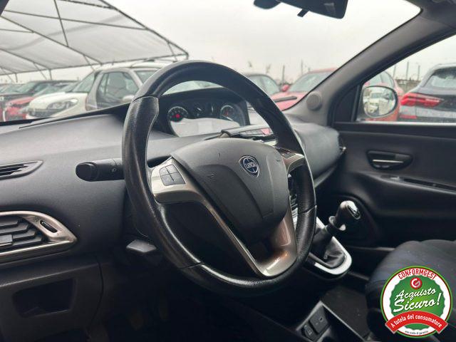 LANCIA Ypsilon 1.2 69 CV 5 porte Gold