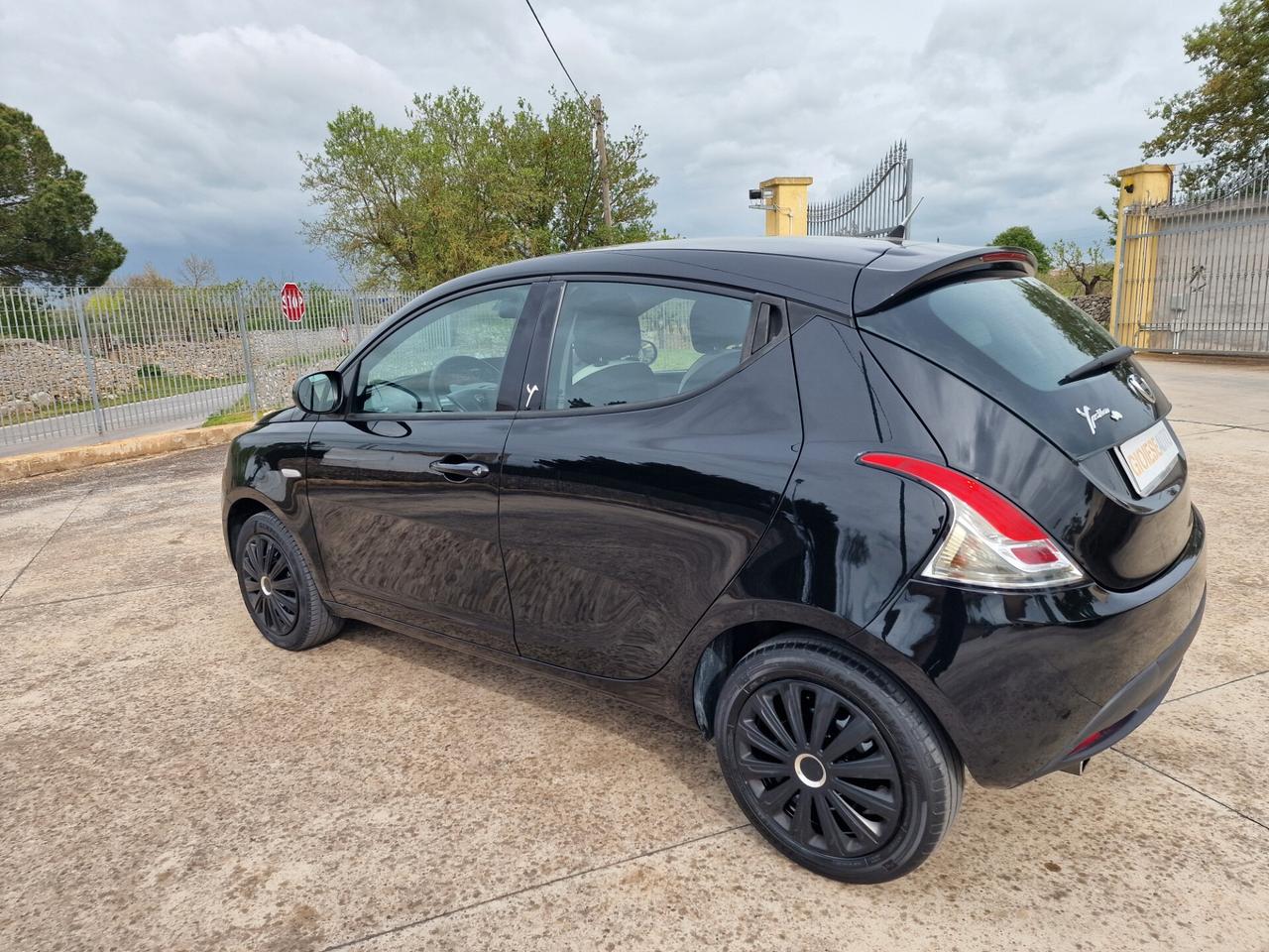 Lancia Ypsilon 1.2 69 CV 5 porte Elefantino