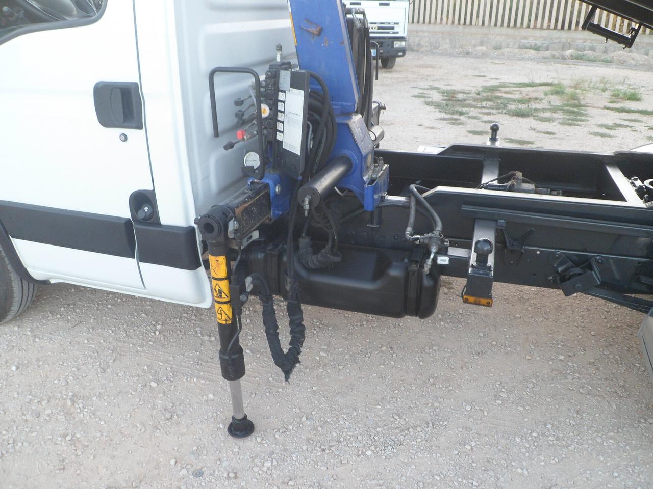 Iveco Daily 35c15 ribaltabile con gru
