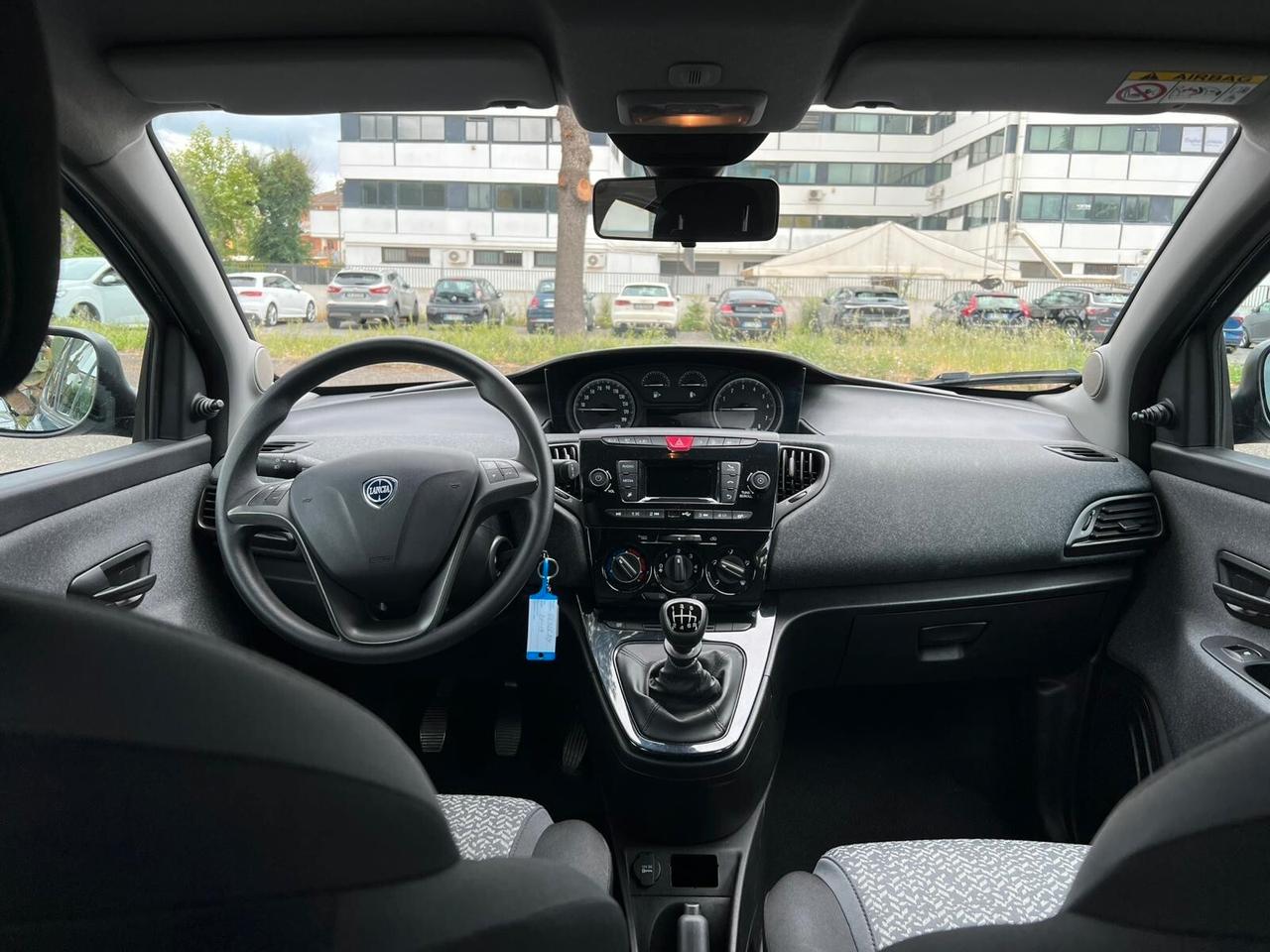 Lancia Ypsilon 1.0 FireFly 5 porte S&S Hybrid Ecochic Silver