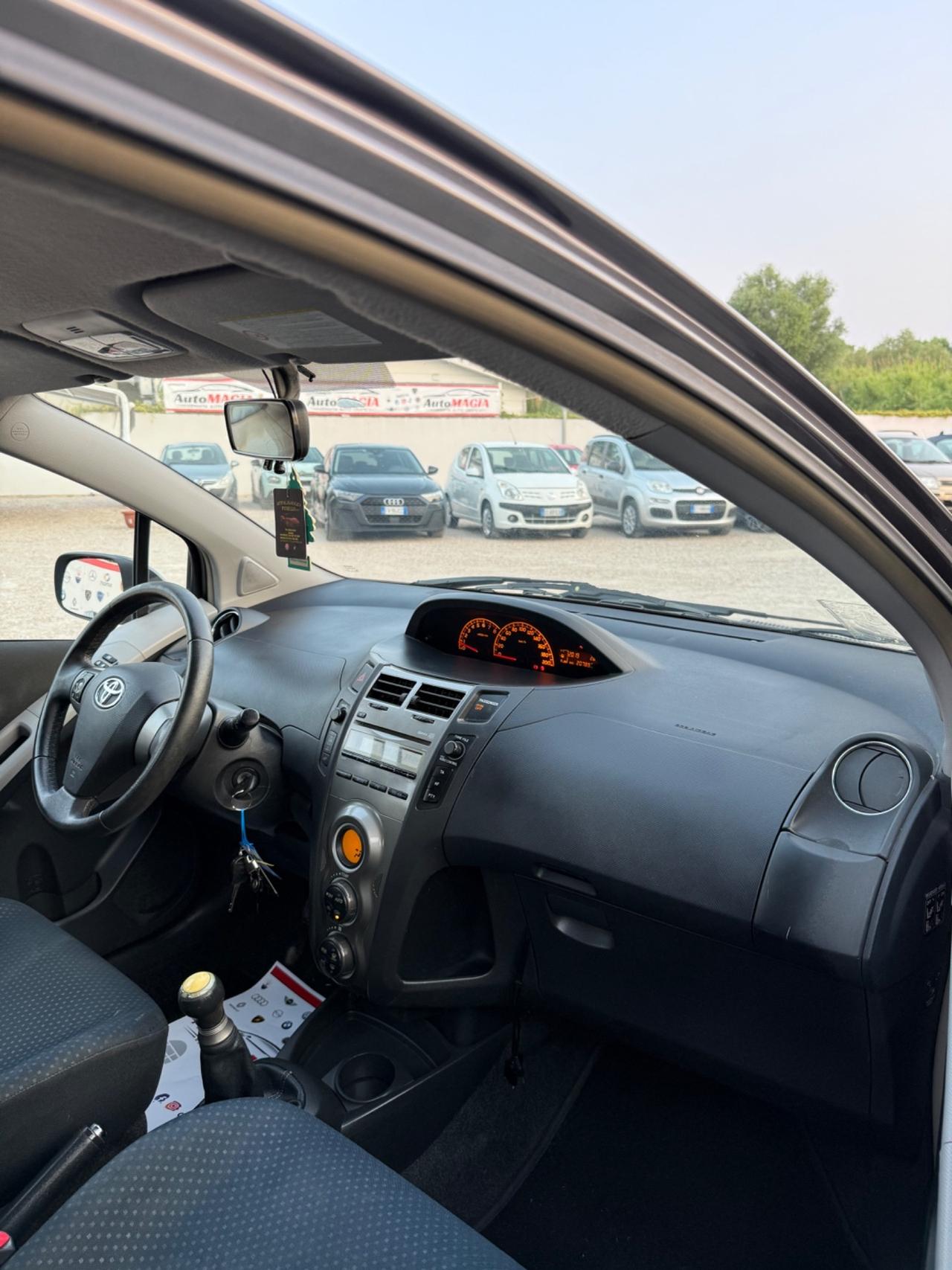 Toyota Yaris 1.0 5 porte Sol