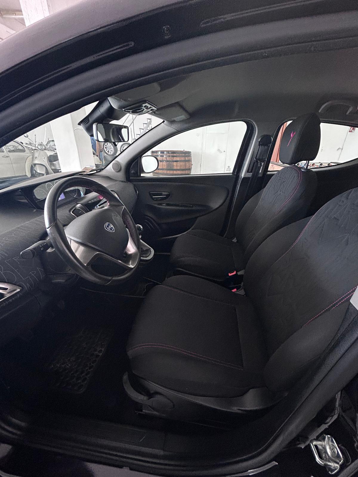 Lancia Ypsilon 1.2 69 CV 5 porte Silver