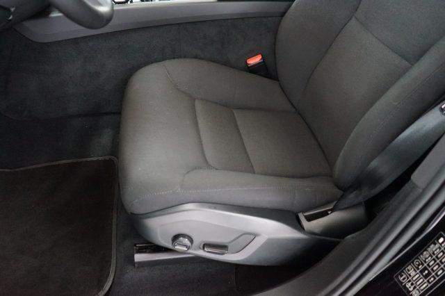 VOLVO XC60 B4 (d) AWD automatico Momentum Sport