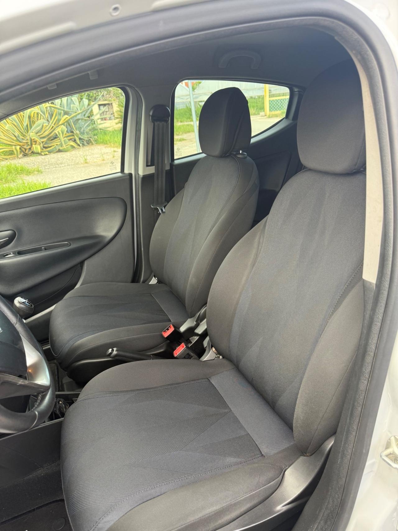 Lancia Ypsilon 1.2 69 CV 5 porte GPL Ecochic Silver