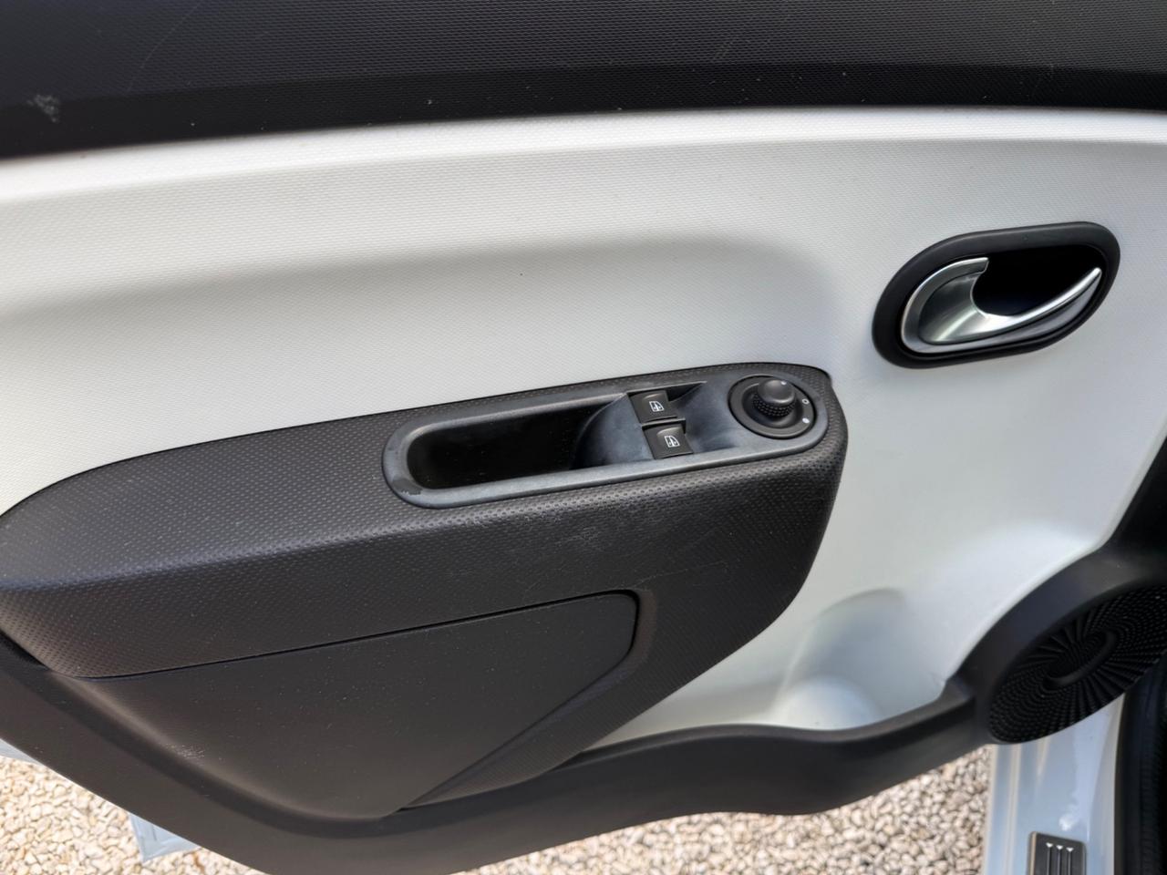 Renault Twingo SCe Stop&Start La Parisienne