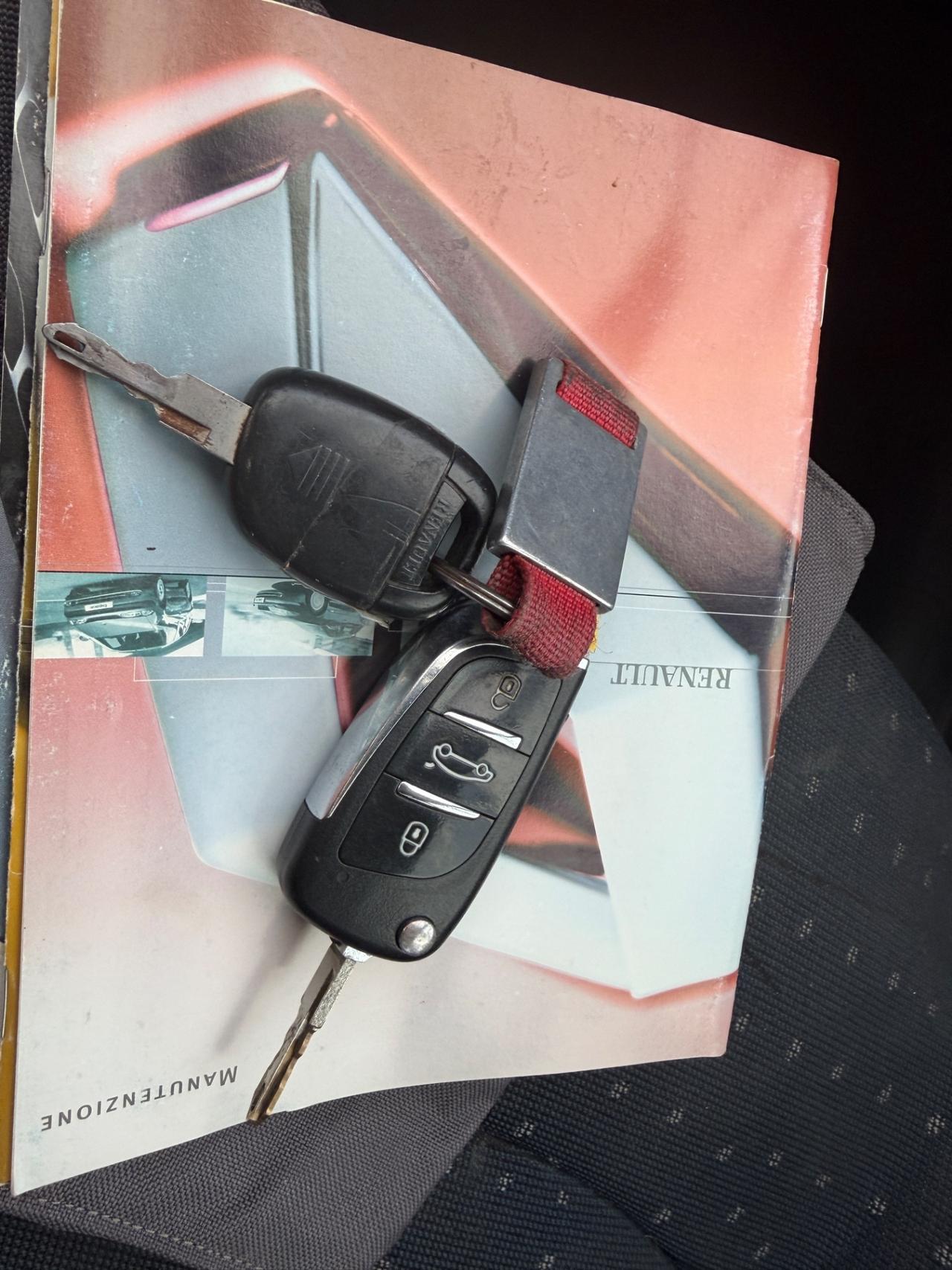 Renault Clio 1.2 BENZINA NEOPATENTATI CONSUMI BASSI