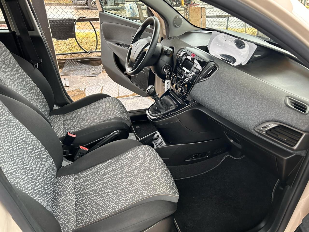 Lancia Ypsilon 1.2 69 CV 5 porte GPL Ecochic Monogram