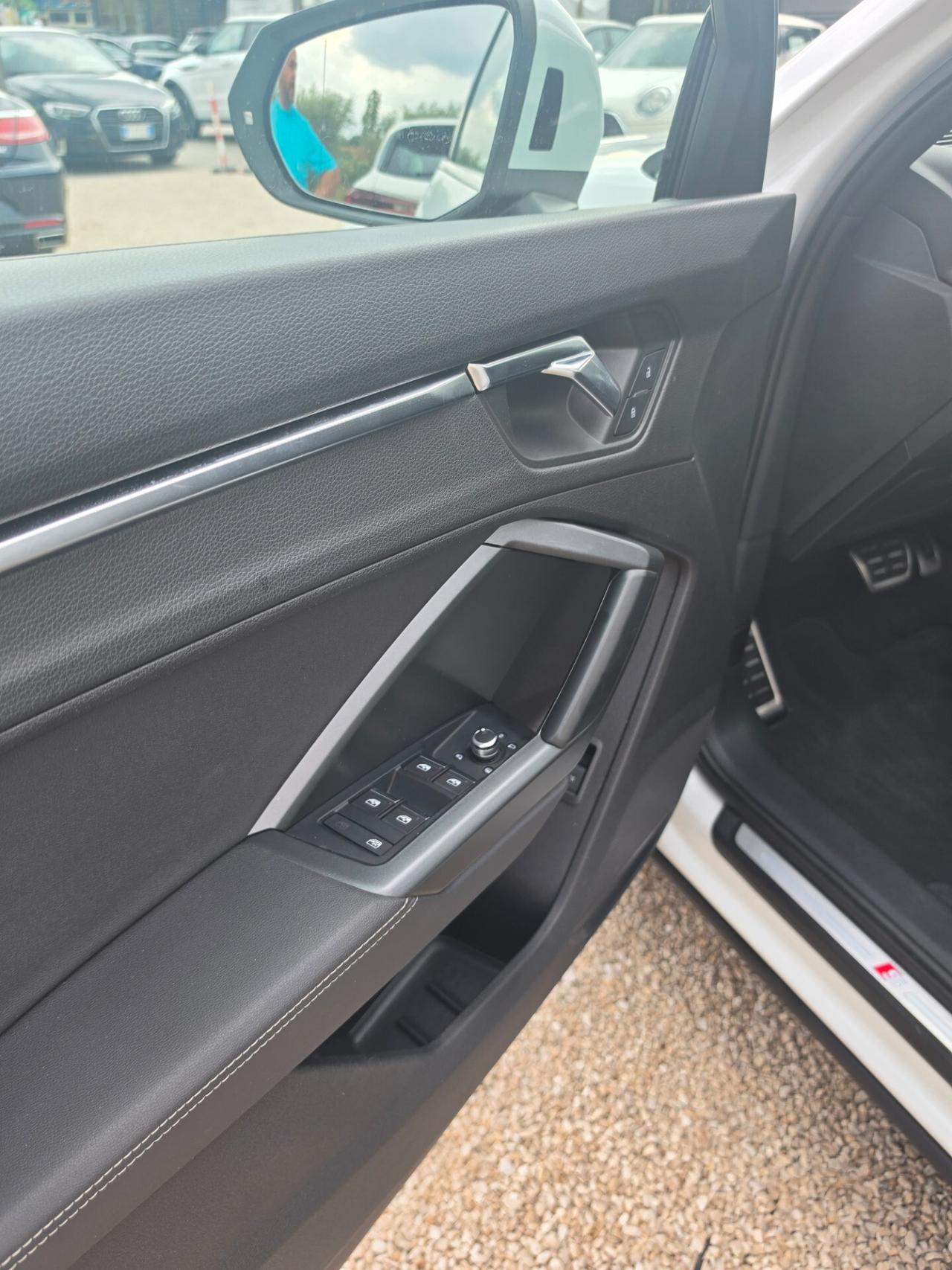 Audi Q3 2.0 TDI 150 CV S tronic line Edition
