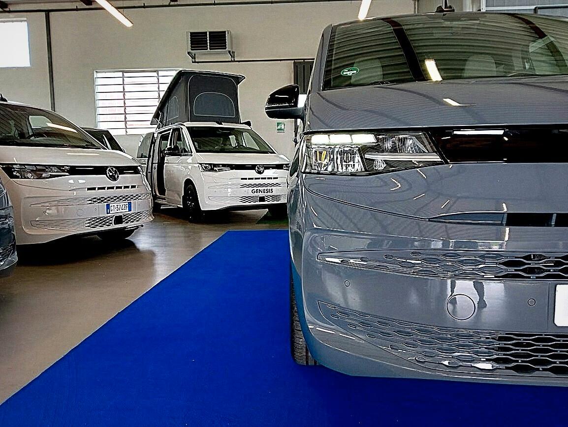 Volkswagen T7 Multivan 2.0 TDI DSG LED *VIS A VIS* CAMERA IVA INCLUSA