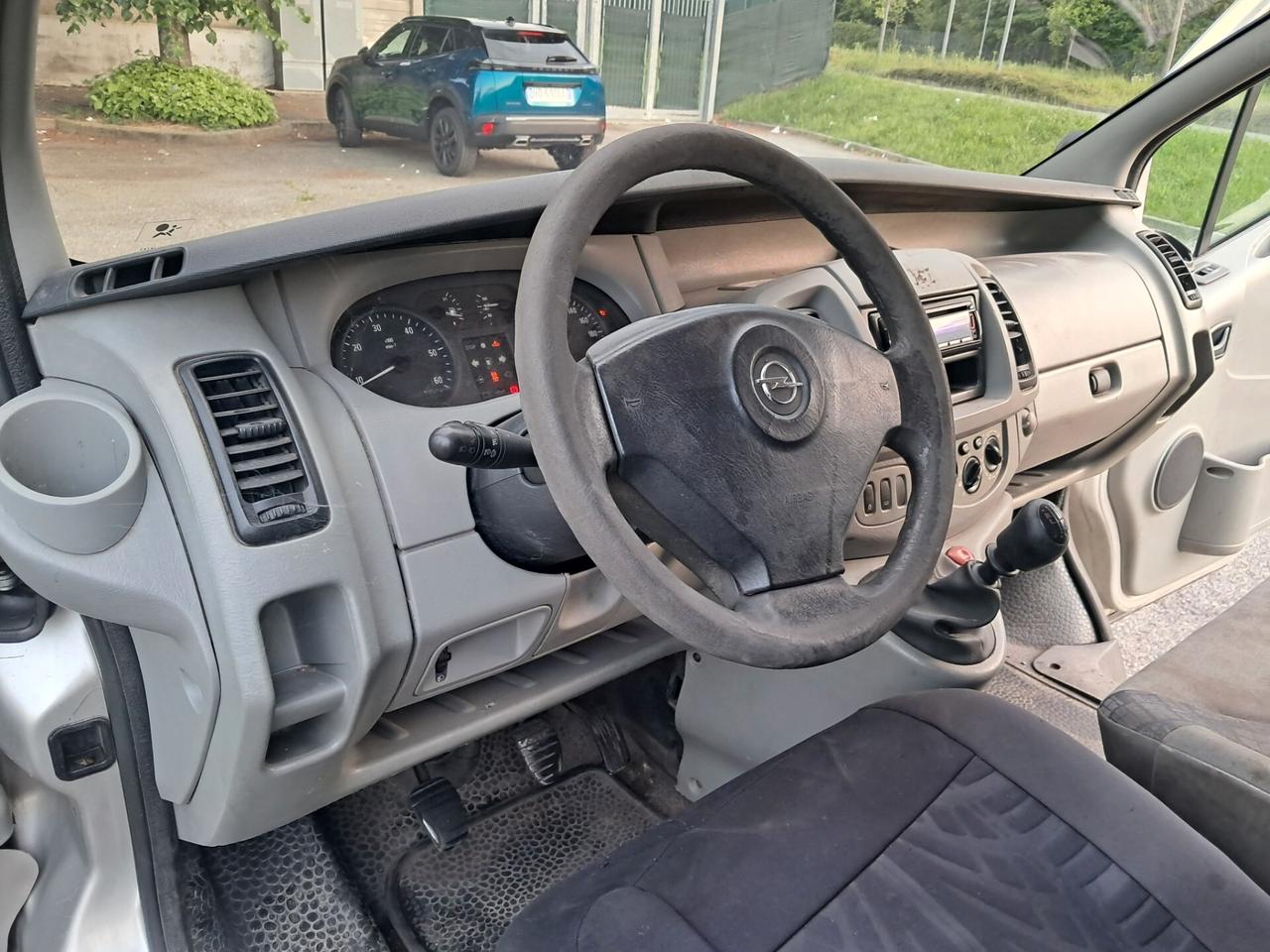 VIVARO 6 POSTI AUTOCARRO