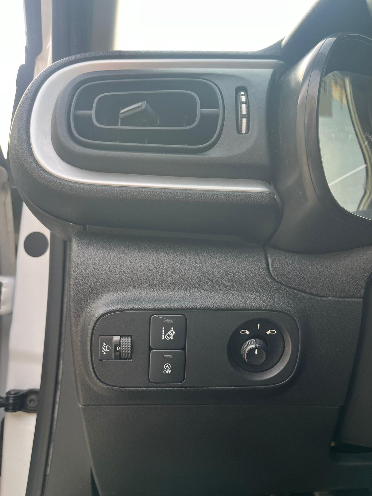 Citroen C3 BlueHDi Shine abbinata a Carrattrezzi