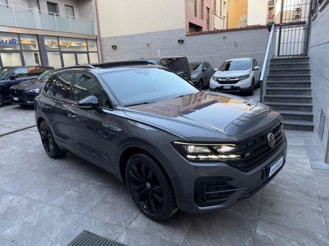 VOLKSWAGEN Touareg 3.0 V6 TDI 286 CV SCR R line tetto panoramico