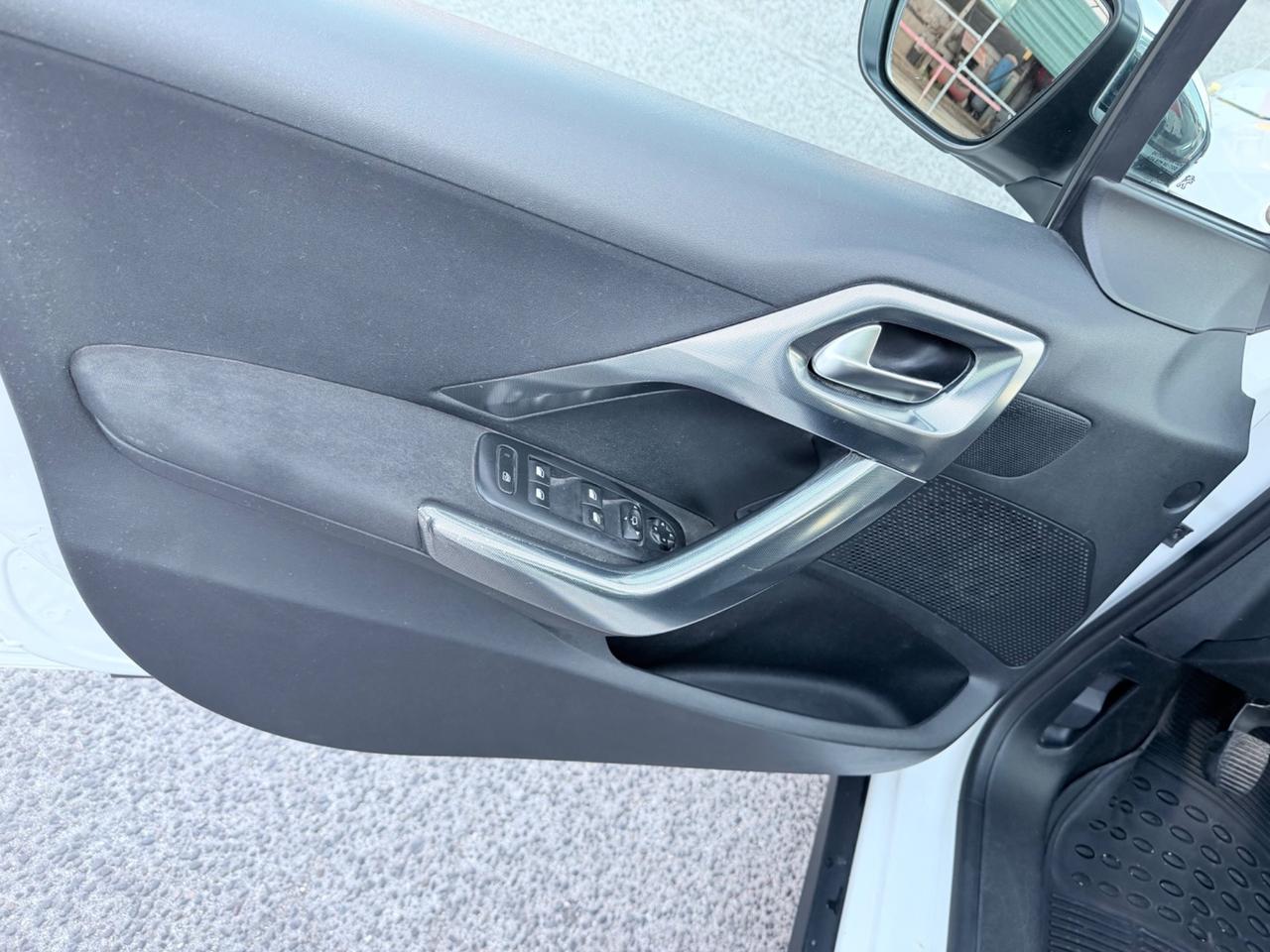 Peugeot 2008 1.6 e-HDi 92 CV Stop&Start Urban Cross