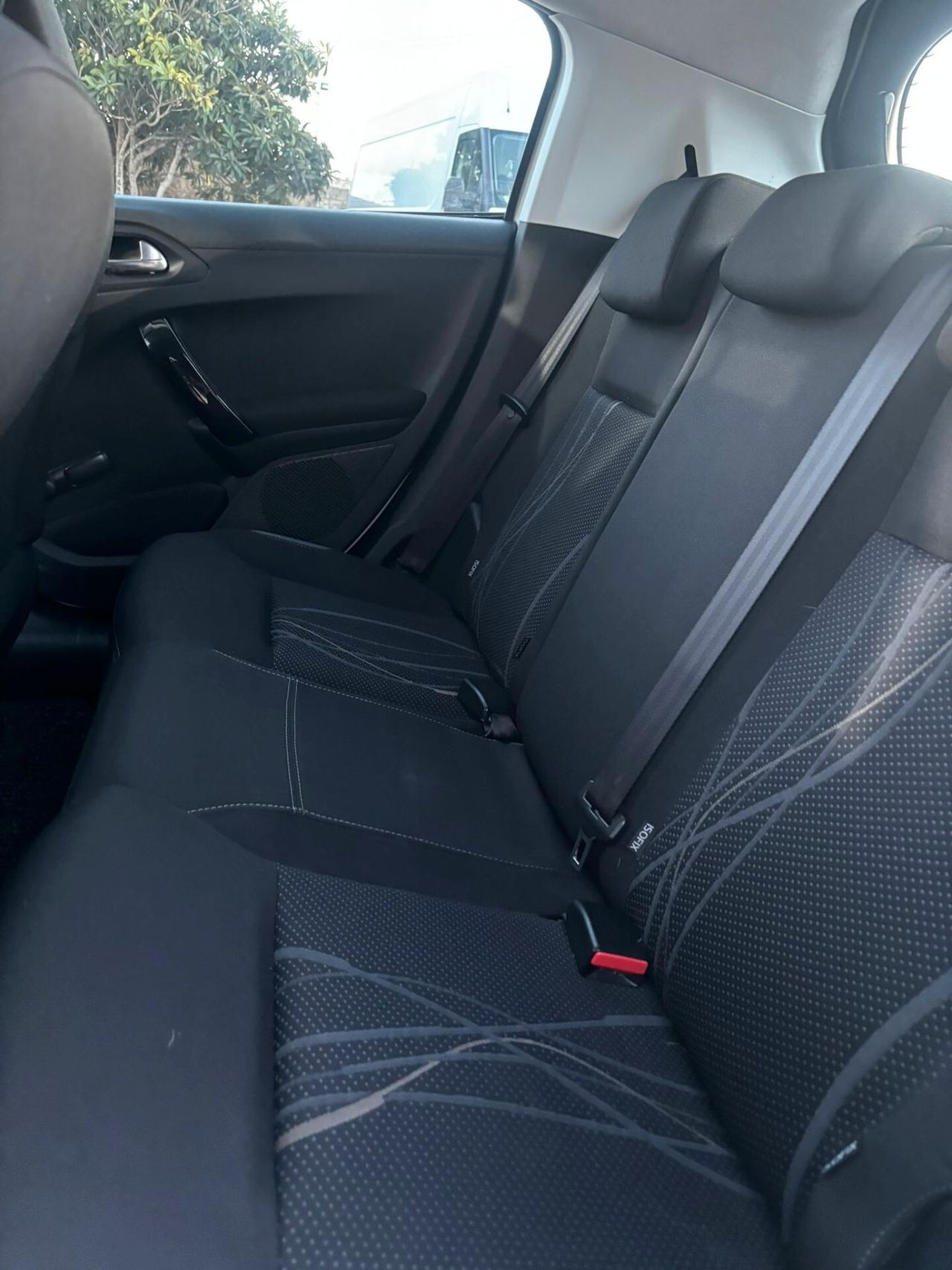 Peugeot 208 1.4 HDi 68 CV 5 porte Allure